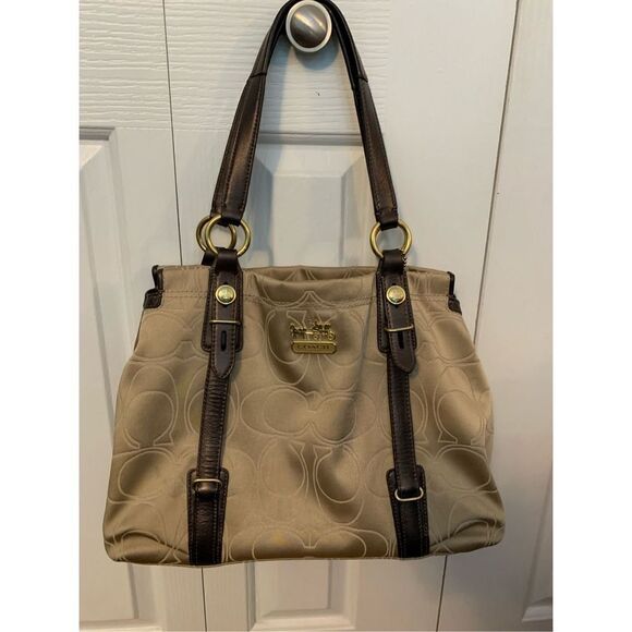 Coach Handbags - Coach bag tan tote shoulder bag
